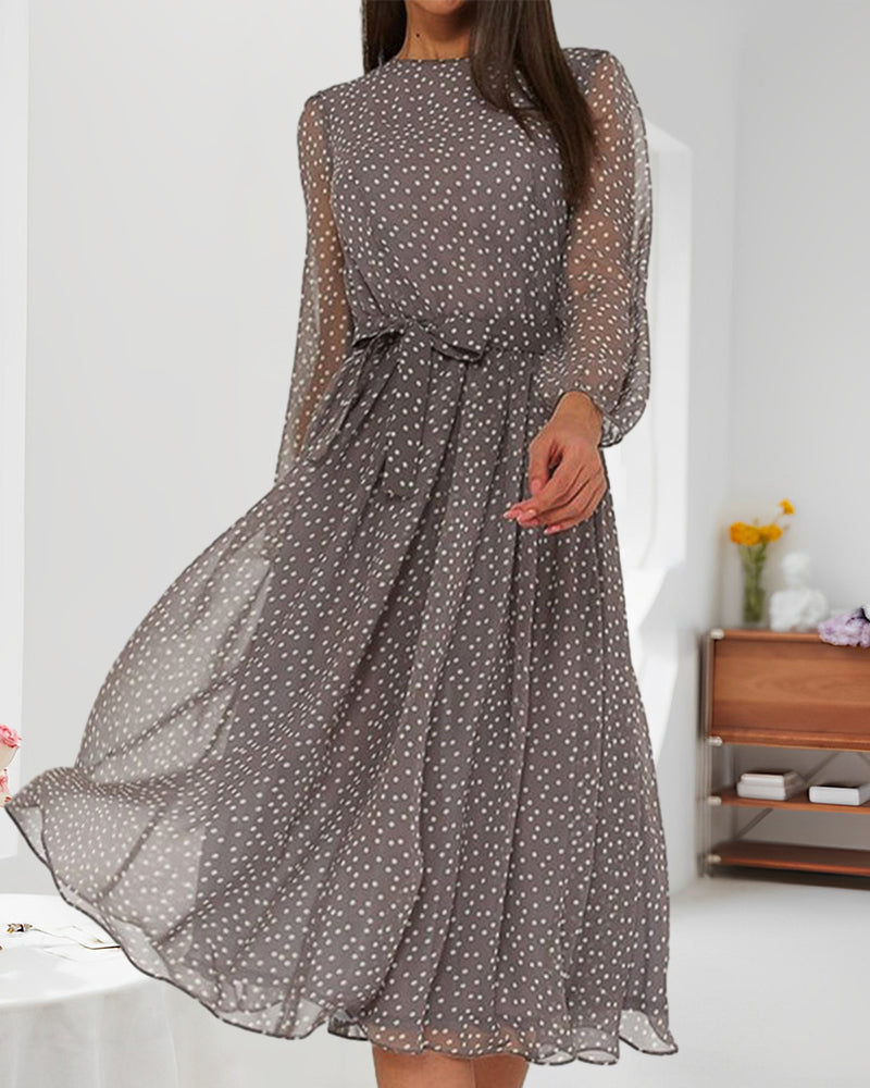 Elegancka sukienka w kropki z długim rękawem - luźny krój na co dzień 2