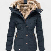 Marlene | Damen Gefütterte Winterjacke mit Kunstfell-Kapuze und Taille 4