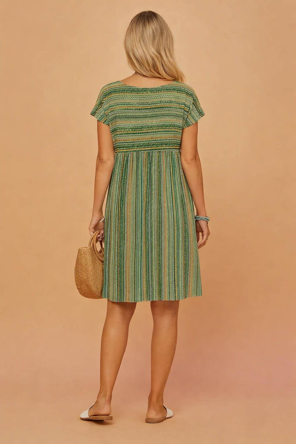 Josie | Elegancka i zwiewna mini sukienka w paski w stylu boho