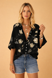 DELILAH | Elegancka bluzka z kwiatowym nadrukiem